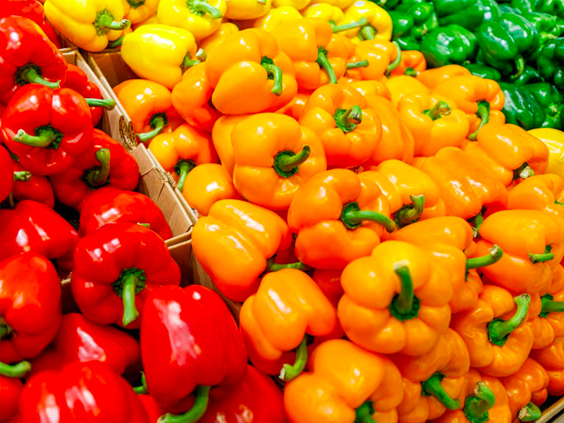 Il Meraviglioso Mondo dei Peperoni: Colori, Sapori e Benefici